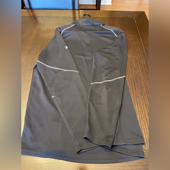Pair of UA 1/4-zip lightweight pullovers - Picture 4 of 6